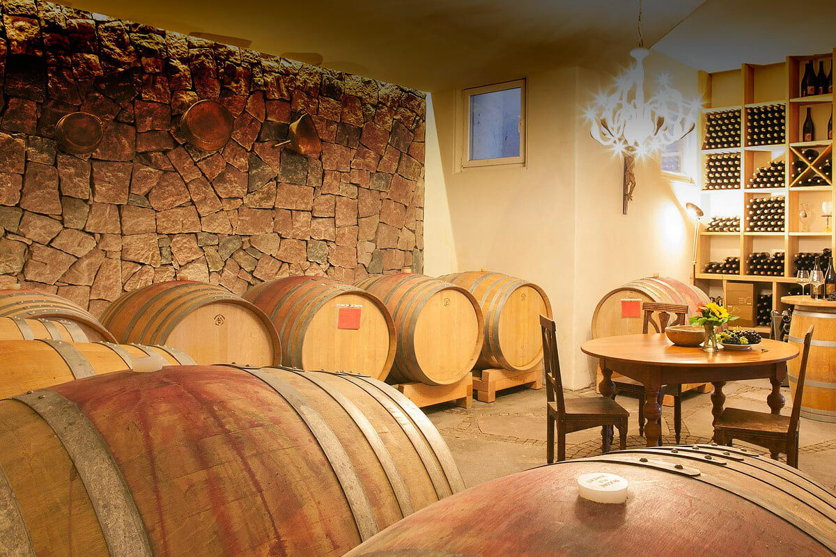 Weinkeller im Weingut Doná in Südtirol